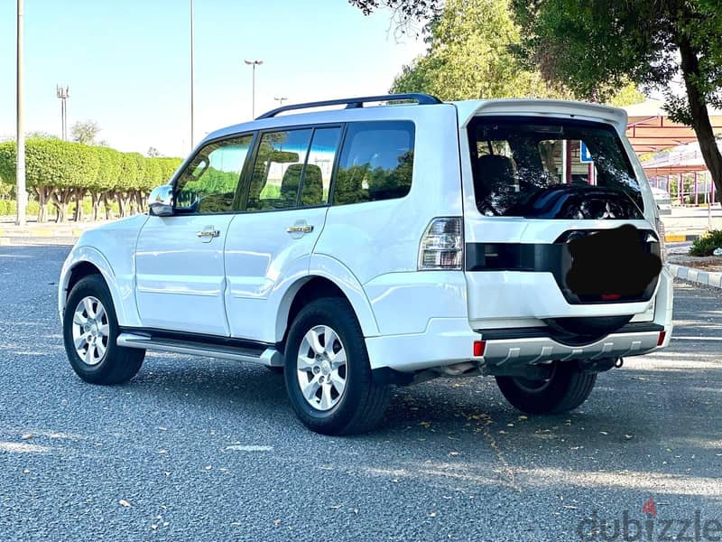 Mitsubishi Pajero 2016 Model Peral White car for sale 0