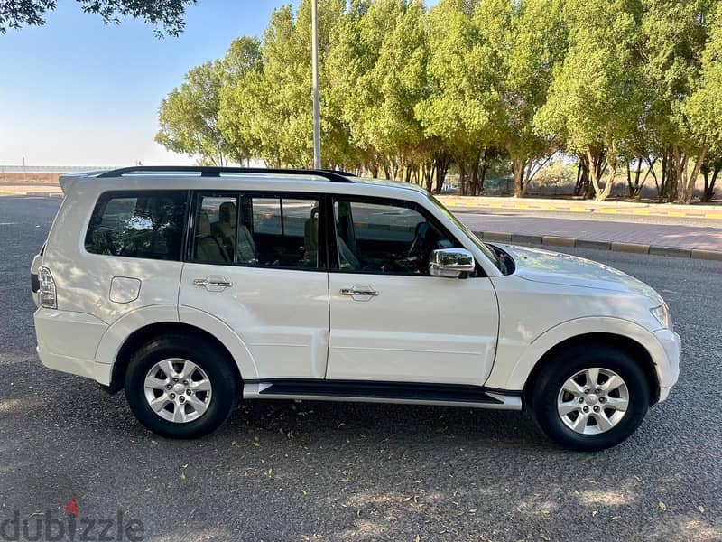 Mitsubishi Pajero 2016 Model Peral White car for sale 1