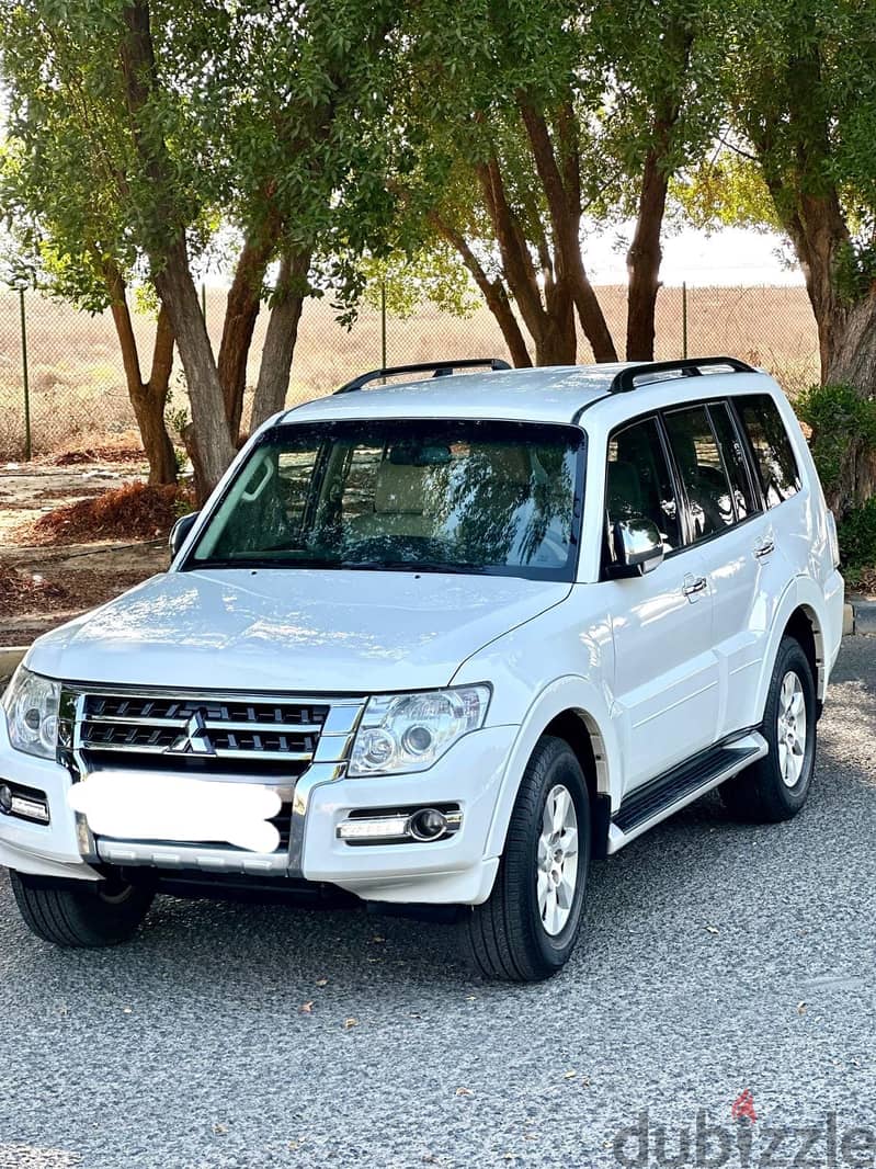 Mitsubishi Pajero 2016 Model Peral White car for sale 2