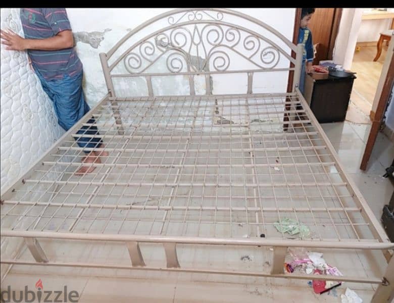 king size metel bed very good condition   condition  and matress 3