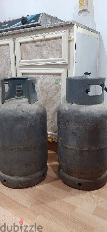 2 gas cylinder