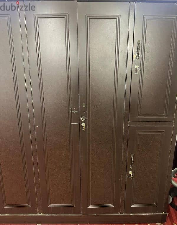 A large wooden cupboard for sale in Farwaniya block 5 3