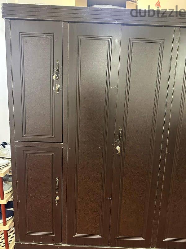 A large wooden cupboard for sale in Farwaniya block 5 4