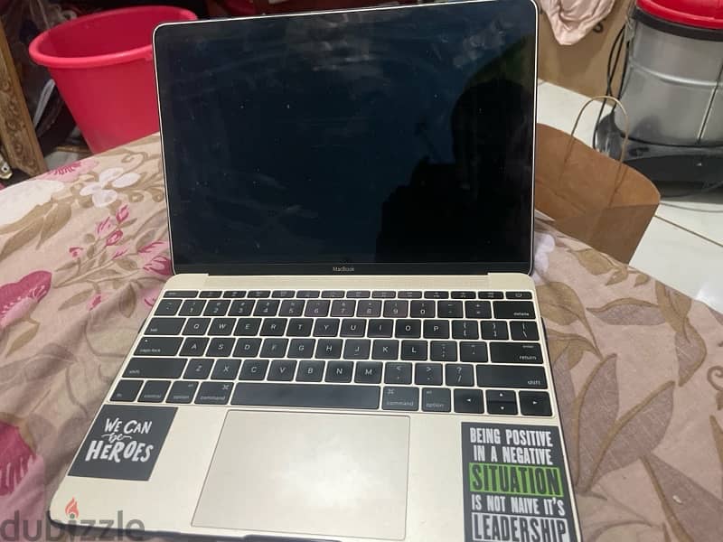 Apple mac book 13 inch 0