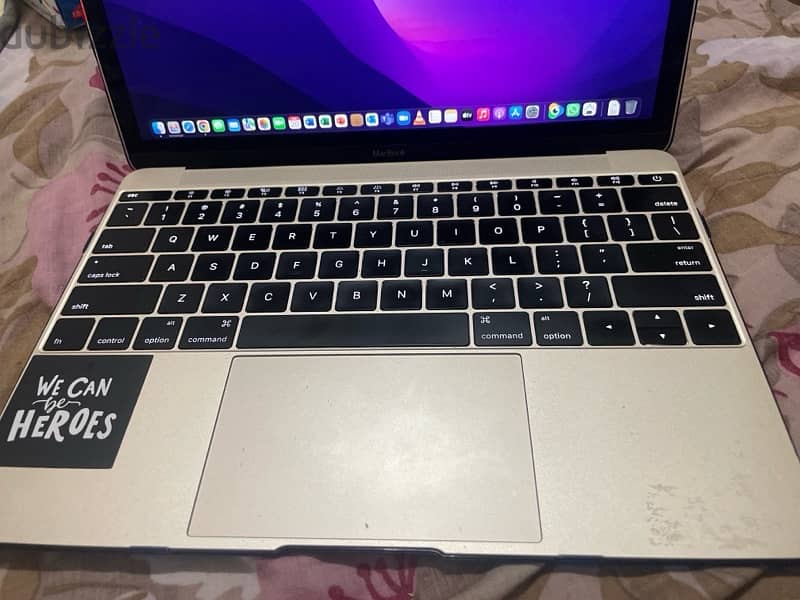 Apple mac book 13 inch 1