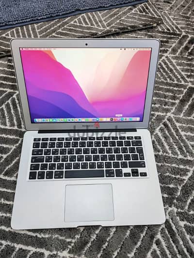 MacBook air 2017 intel i5 processor 8 gb ram,128gb SSD.