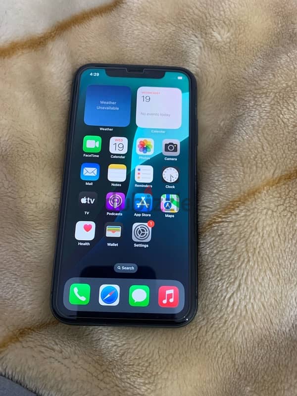 iPhone 11 . . 128gb battery 85% not open device not change anything 13