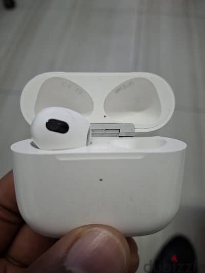 Apple AIRPOD 3 WITH WIRLESS CHARGING CASE