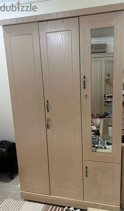 3 door cupboard with mirror