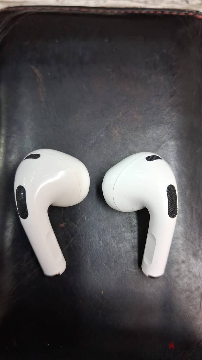  Apple AirPods 3 with Wireless Charging Case – Only 20KD!  2