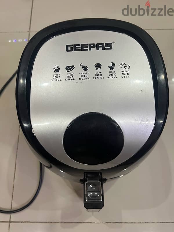 GEEPAS DIGITAL AIR FRYER 1