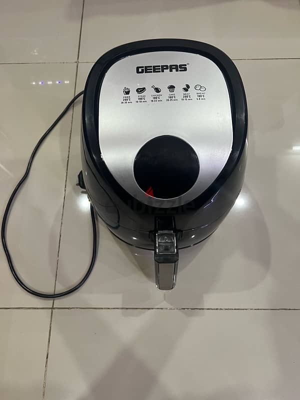 GEEPAS DIGITAL AIR FRYER 2