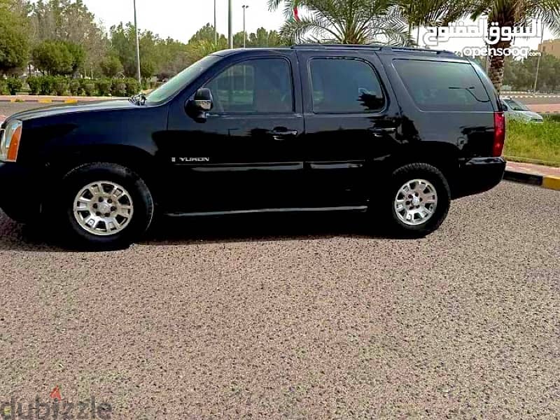 SUV GMC Yukon 2008 - Black color 2