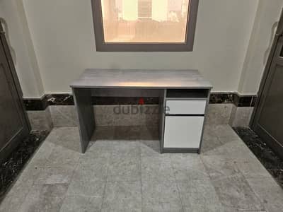 Jysk Desk  | Great Condition