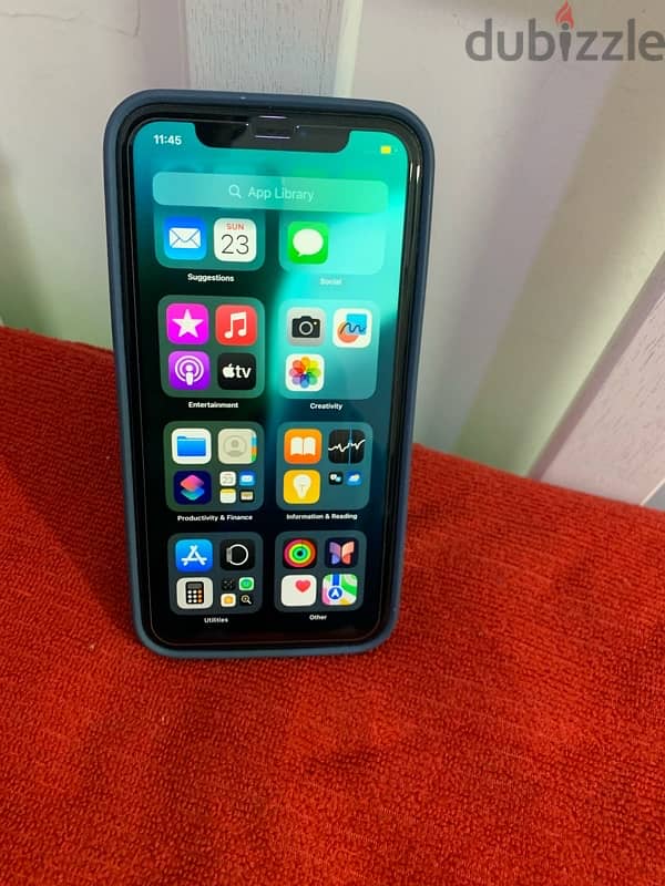 iPhone 11 . . 128gb battery 85% not open device 100% waterproof device 2