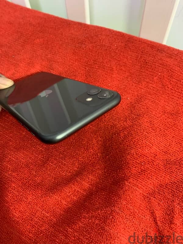 iPhone 11 . . 128gb battery 85% not open device 100% waterproof device 16