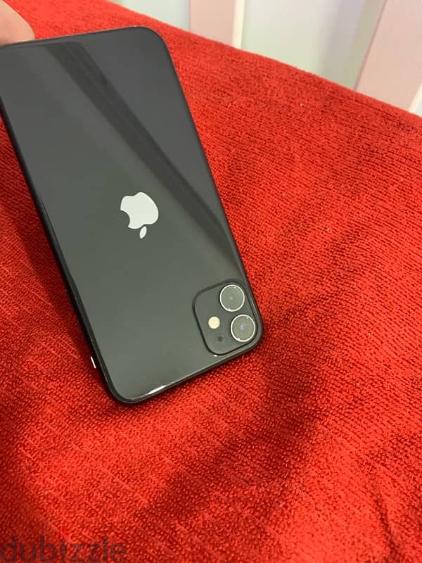 iPhone 11 . . 128gb battery 85% not open device 100% waterproof device 17