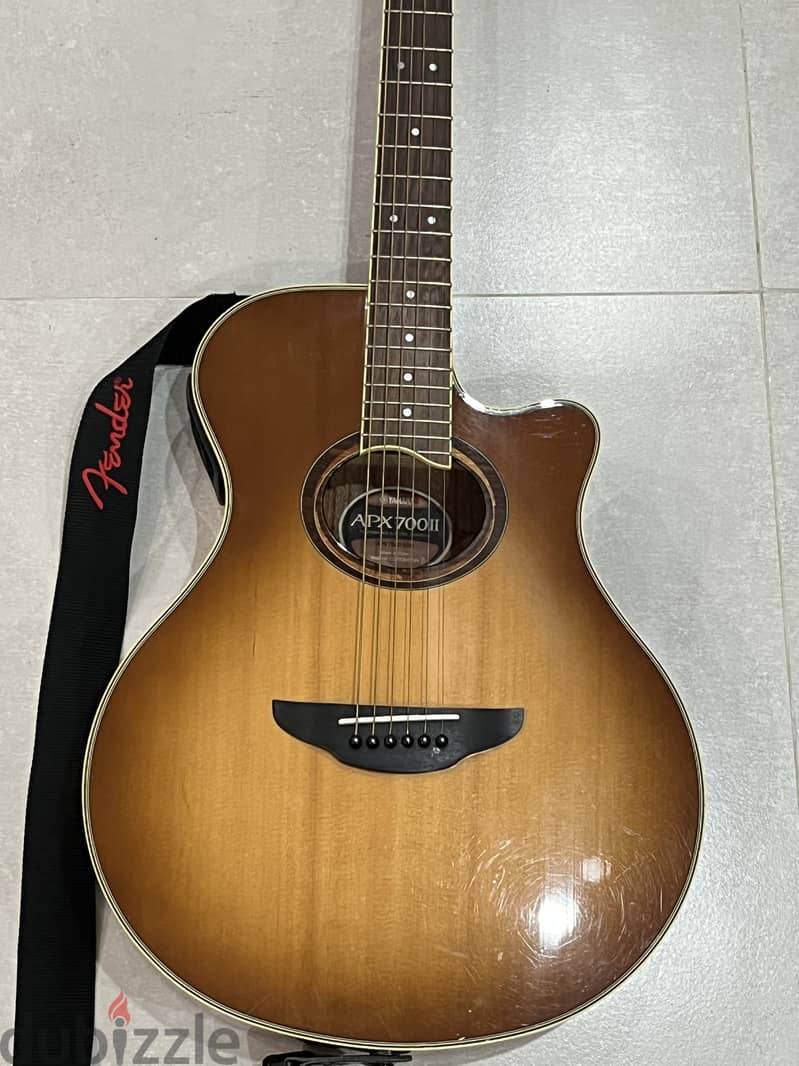 Yamaha APX700ii 2