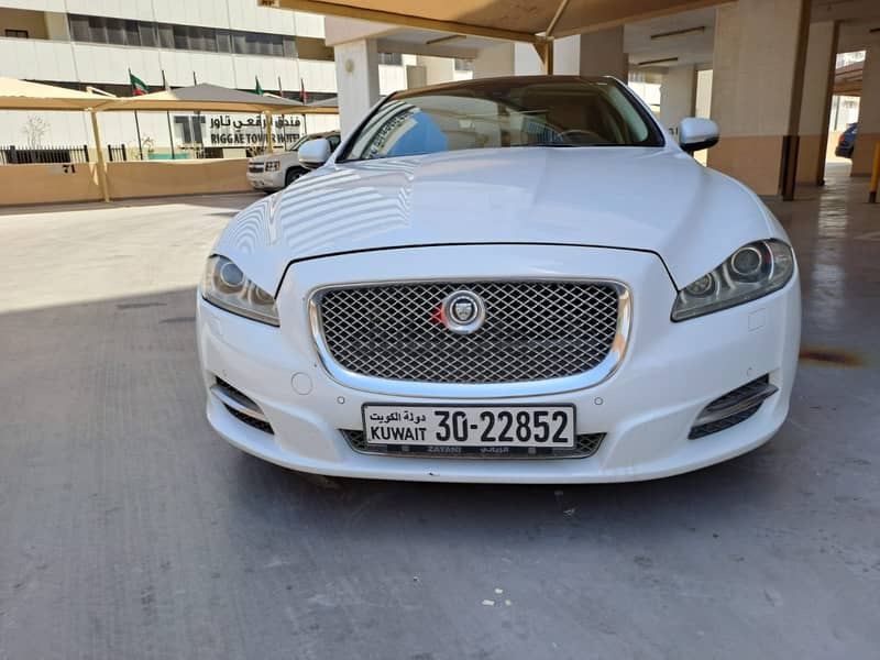 2013 Jaguar XJL Luxury Doctor car LOW mileage 1