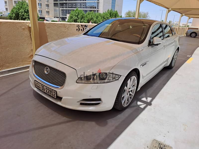 2013 Jaguar XJL Luxury Doctor car LOW mileage 4