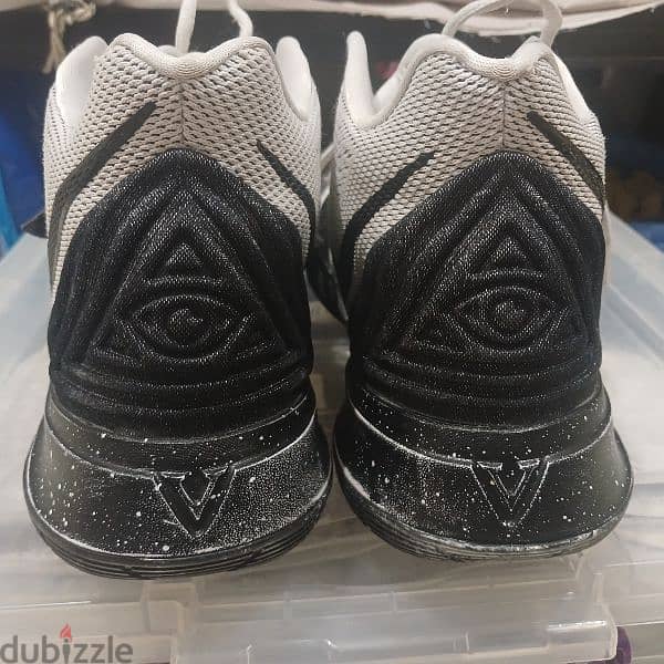 Nike Kyrie 5 Black Oreo White 0