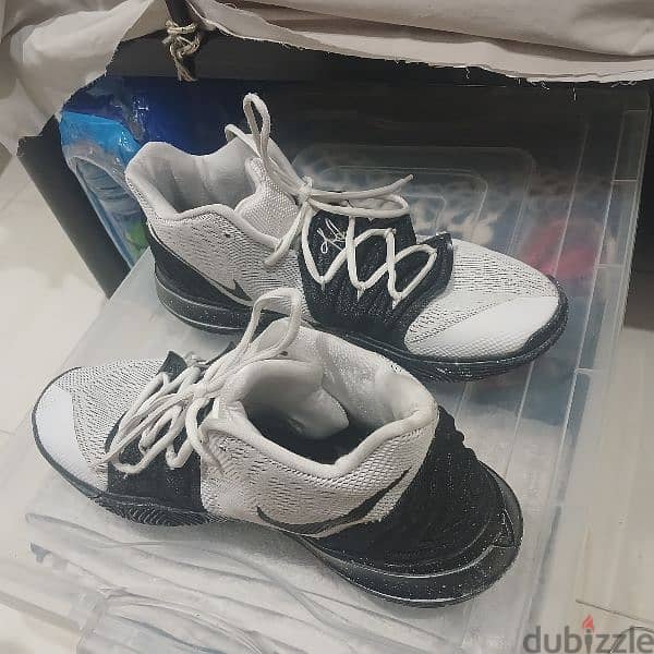 Nike Kyrie 5 Black Oreo White 3