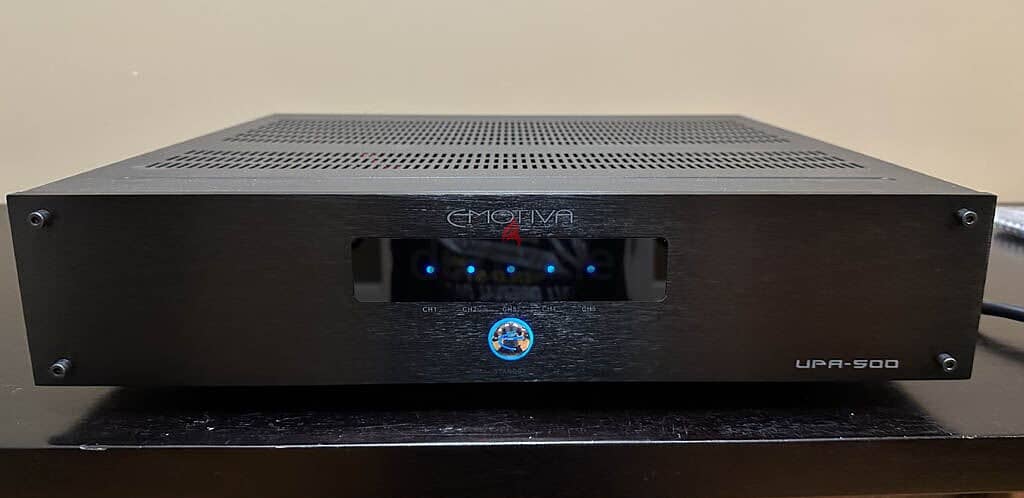 Emotiva UMC-200 surround processor and a UPA-500 amplifier 2