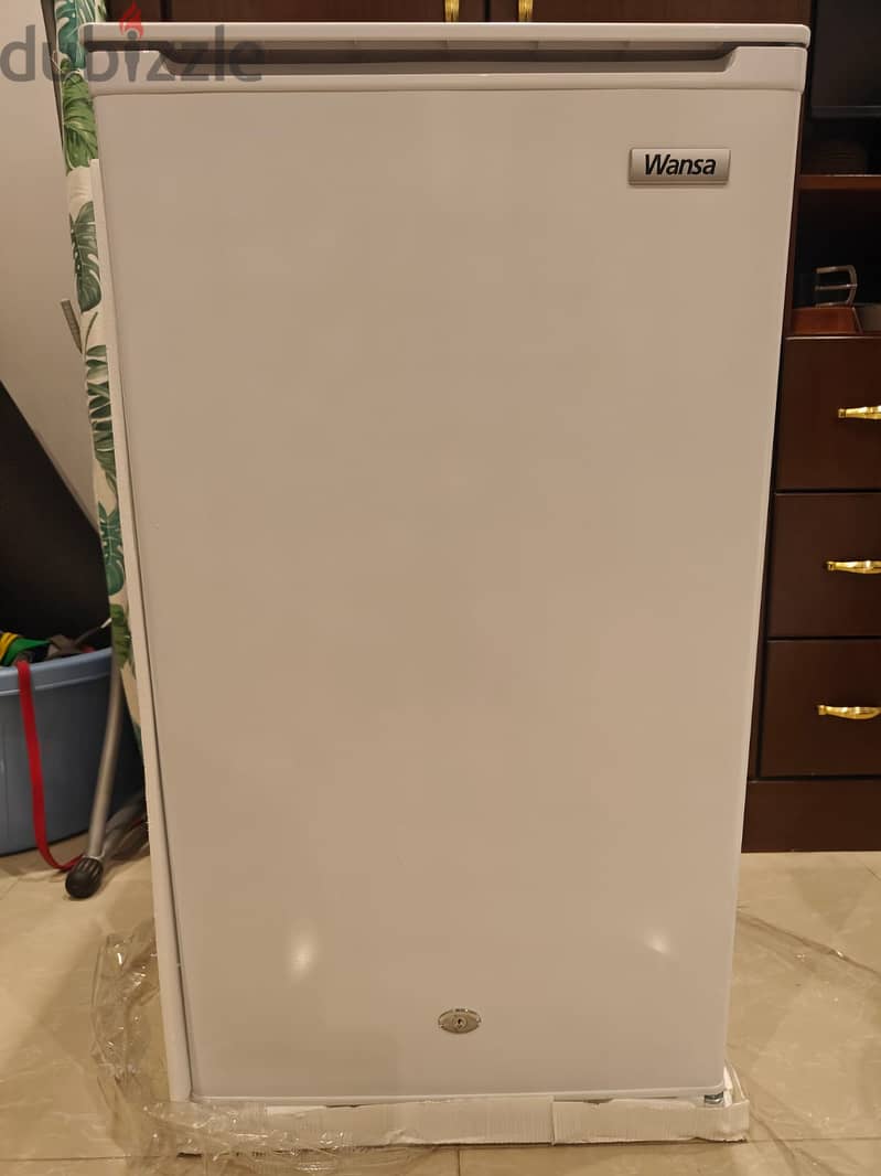 New fridge 1 month in use, warranty 0