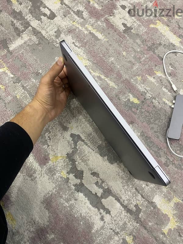 MacBook Air 2020 core i5 500gb ssd 8gb ram 14