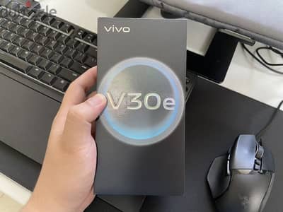 Vivo V30E. 5G  12gb ram 256gb memory box pack