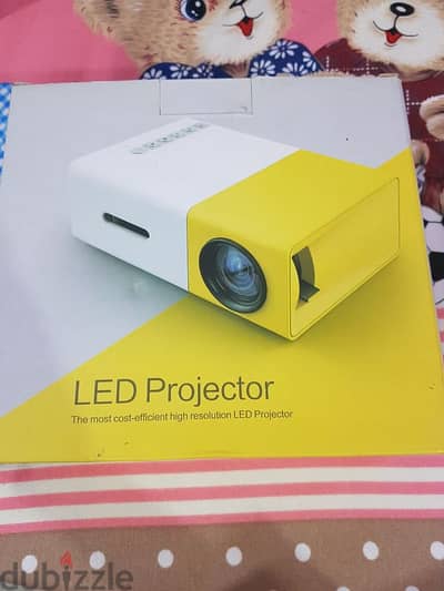 New home theatre projector with hdmi cable