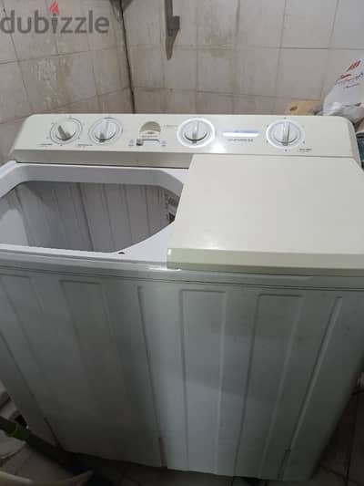 Daewoo 11 kg washing machine and dryer working well