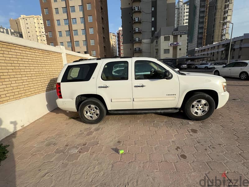 Chevrolet Tahoe 2011 suv 3