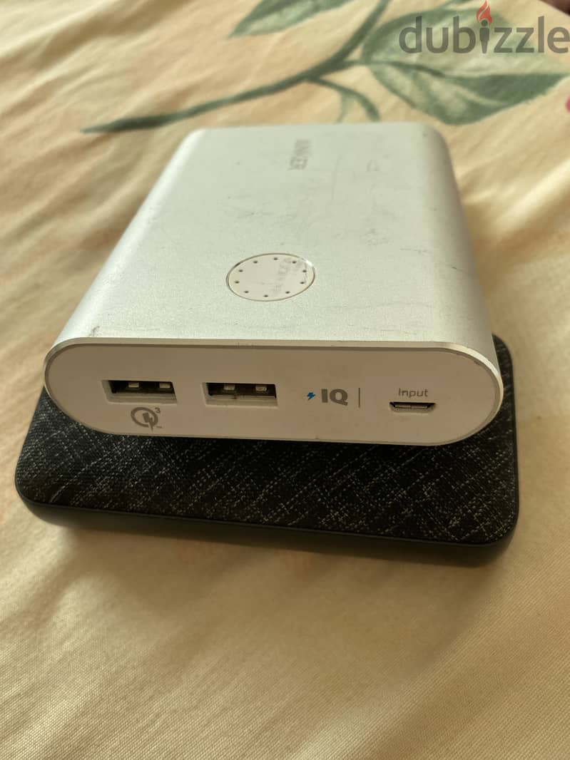 I WANT TO SELL POWER BANKS ANKER BRAND 3