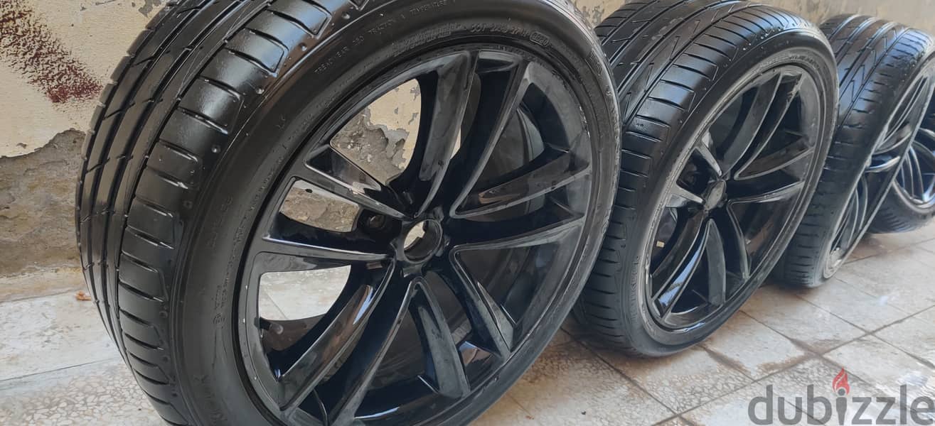 BMW 19 inch ring with tire (M Spec) 0