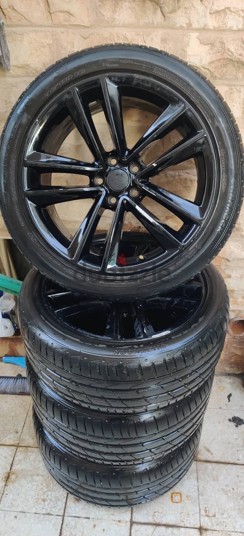 BMW 19 inch ring with tire (M Spec) 1