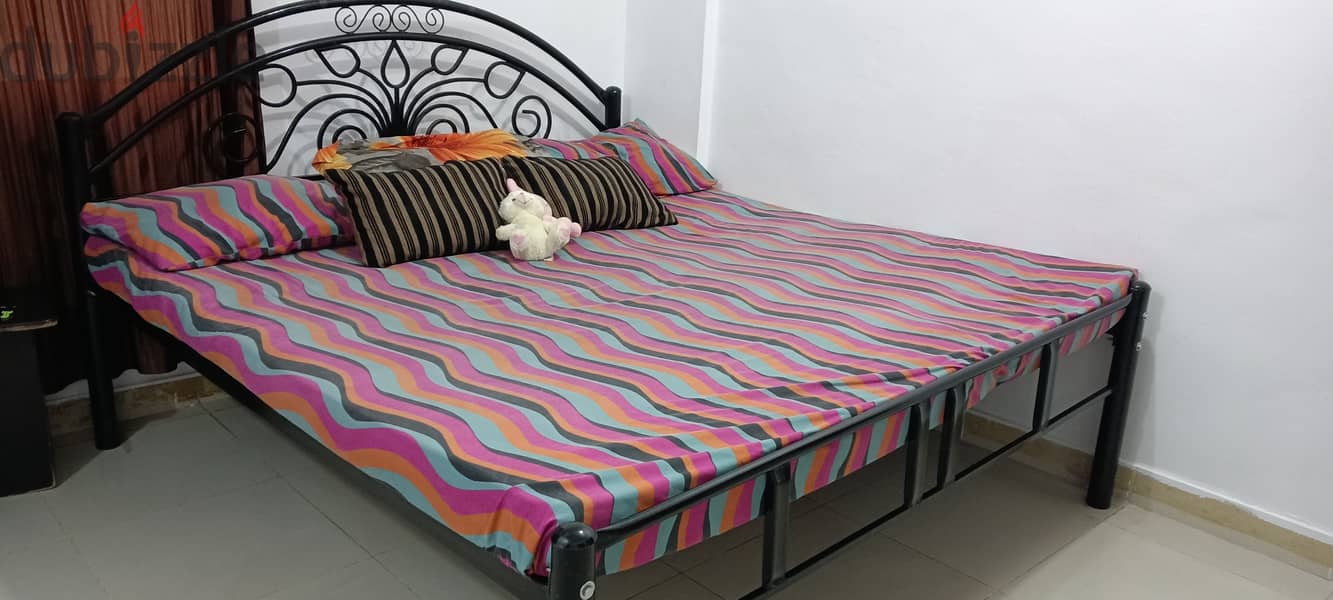 King size bed without mattress for sale 1