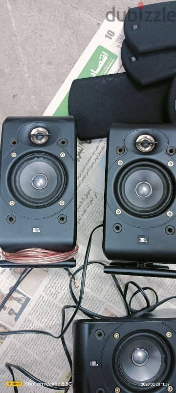 JBL 5 SPEAKER like New condition very nice sound