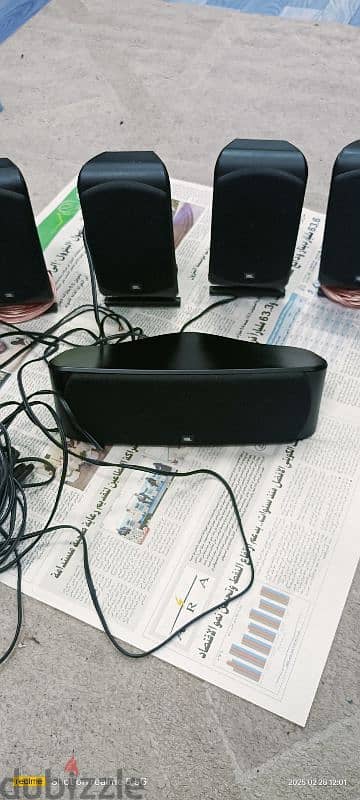 JBL 5 SPEAKER like New condition very nice sound 1