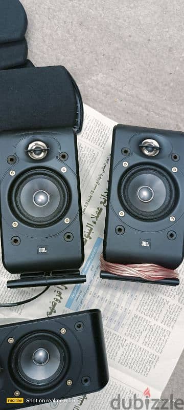 JBL 5 SPEAKER like New condition very nice sound 4