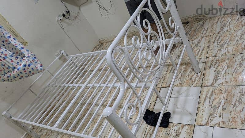 Iron bed 0