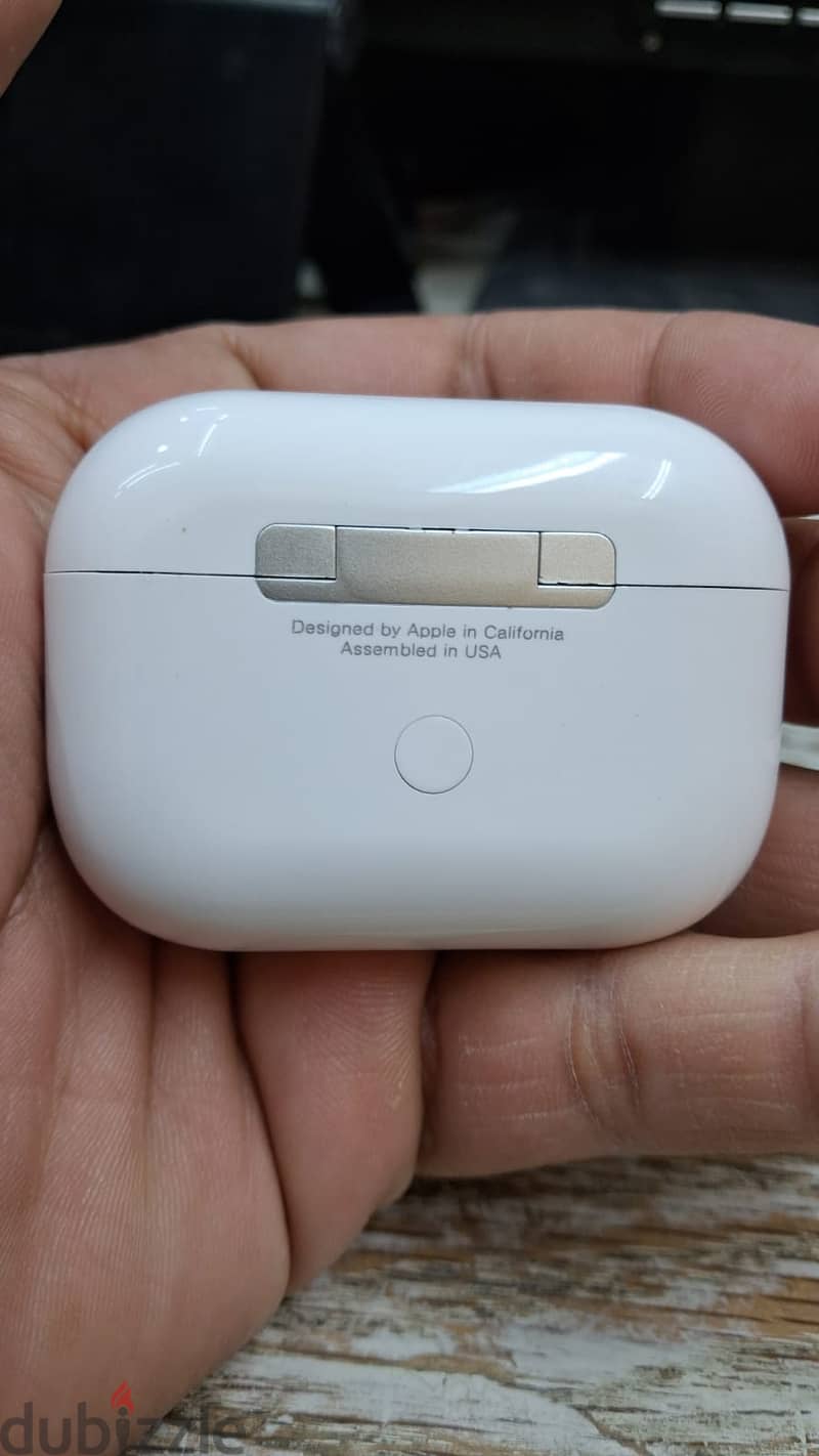 Apple AirPods Pro (2nd Generation) - White (Lightning Port) 3