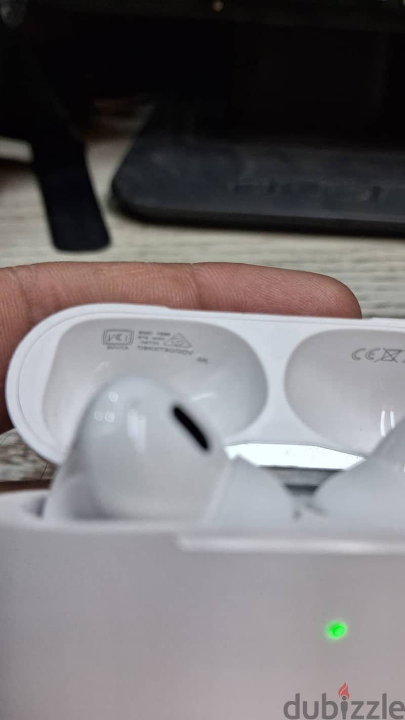 Apple AirPods Pro (2nd Generation) - White (Lightning Port) 4