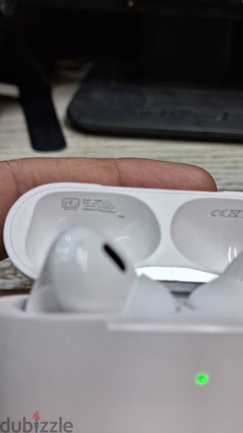 Apple AirPods Pro (2nd Generation) - White (Lightning Port) 4