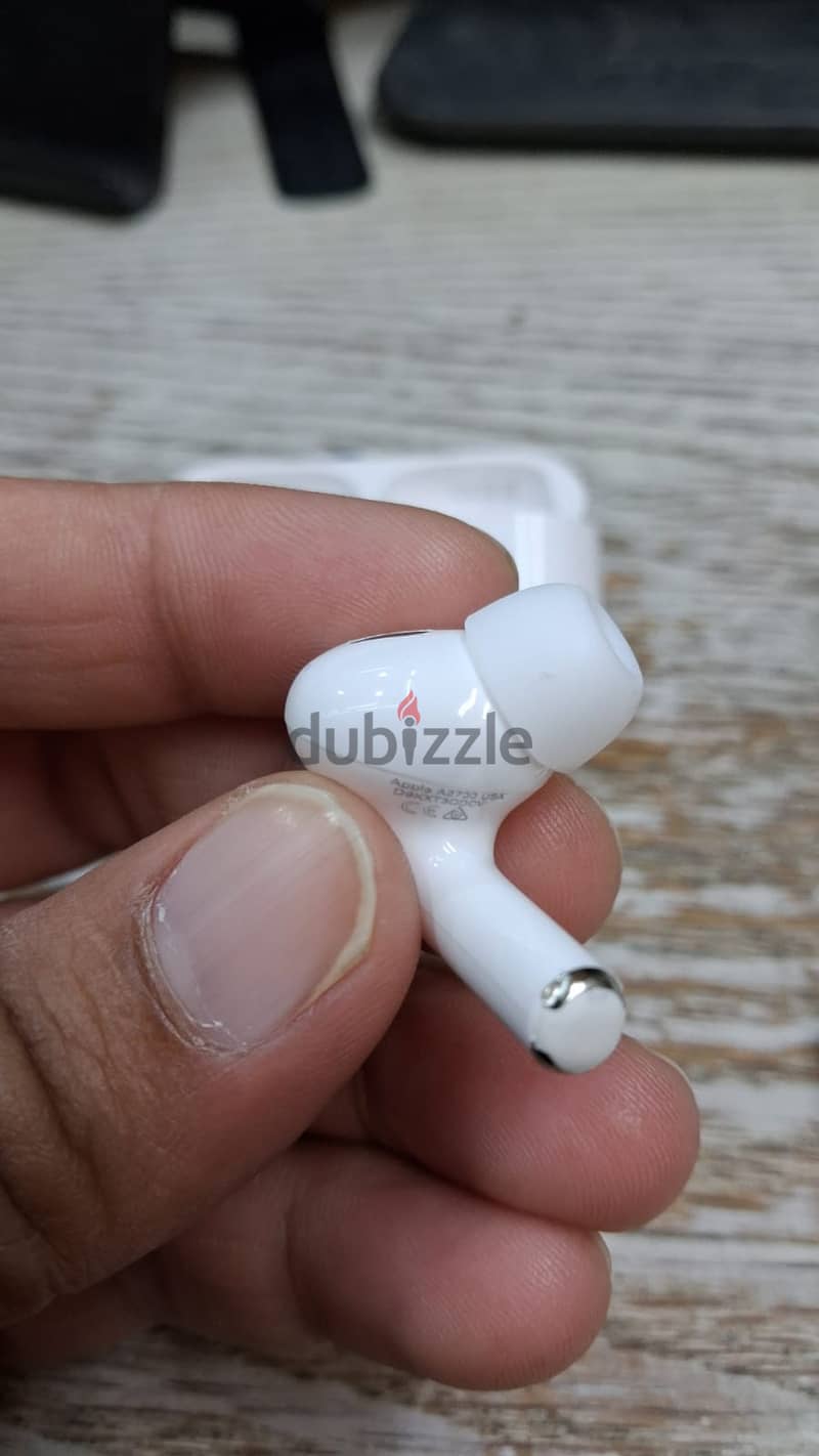 Apple AirPods Pro (2nd Generation) - White (Lightning Port) 6