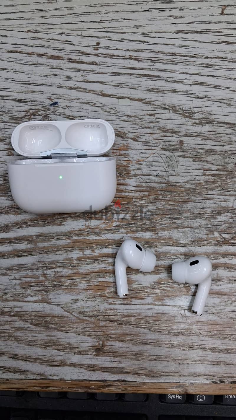 Apple AirPods Pro (2nd Generation) - White (Lightning Port) 7