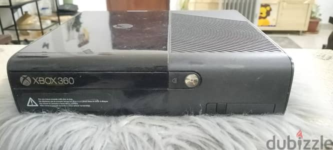 Xbox 360 E (2017 limited edition - horizontal model) and Kinect sensor