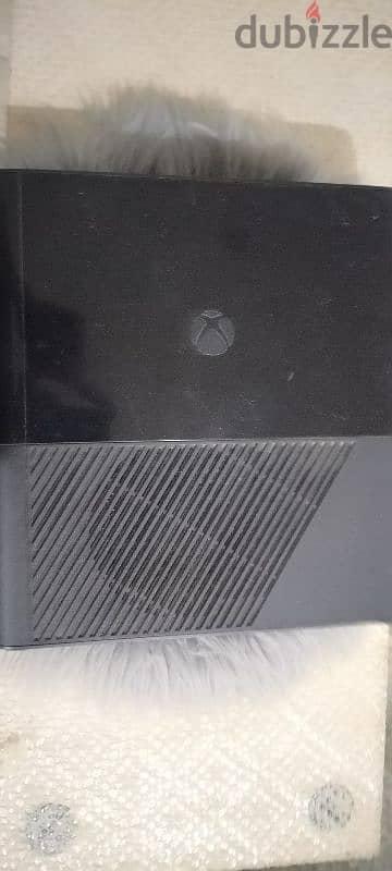 Xbox 360 E (2017 limited edition - horizontal model) 1