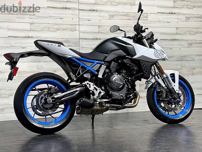 2023 Suzuki GSX-8S (+971561943867) 2