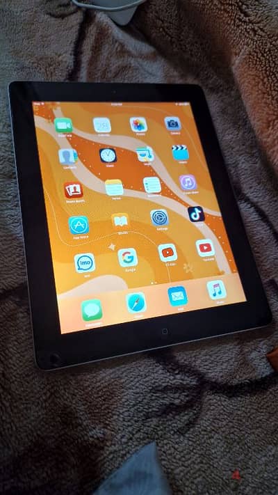 I pad 16gb neat and clean only ipad